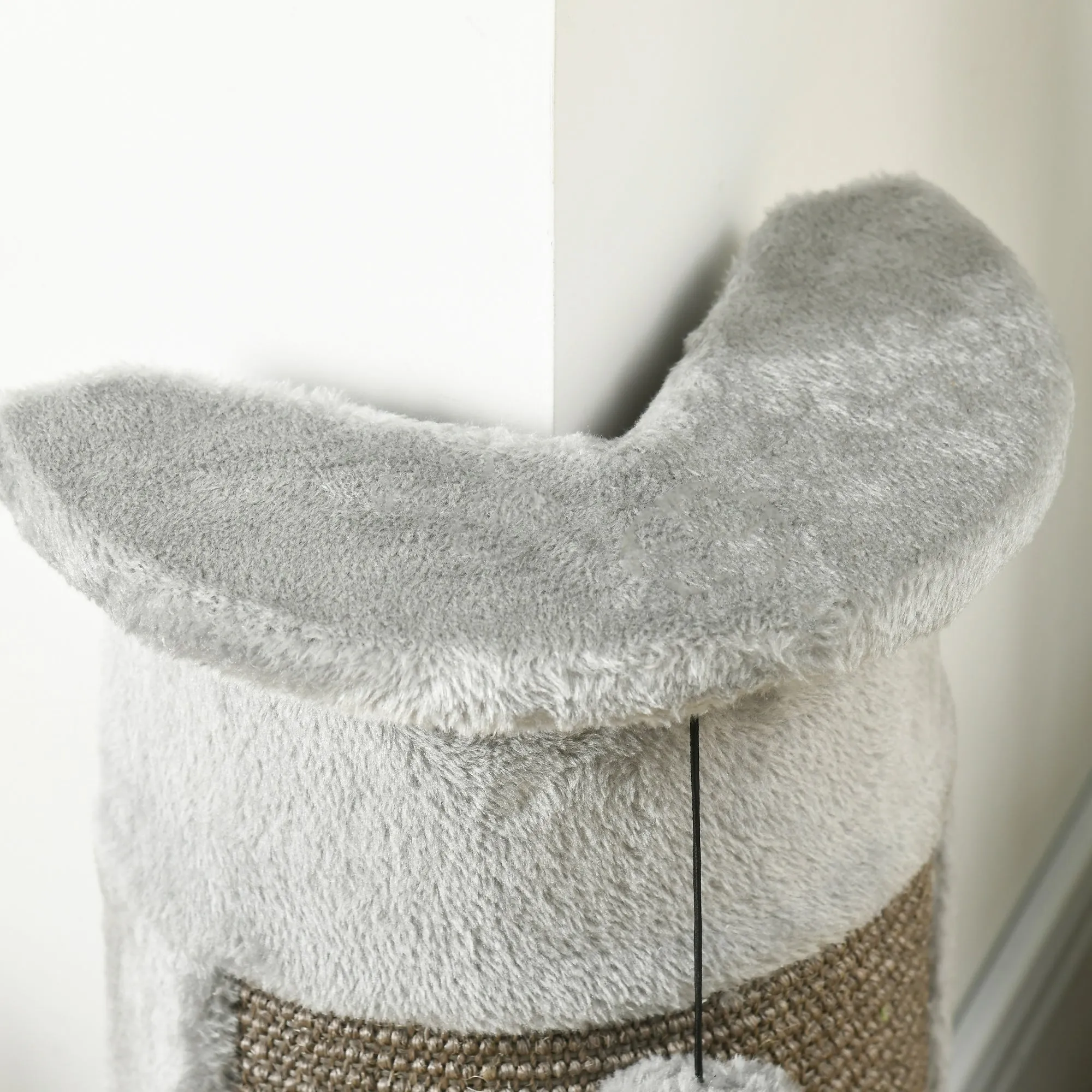 PawHut 58cm Cat Scratching Post for Corner Wall w/ Covered Plush, Play Balls